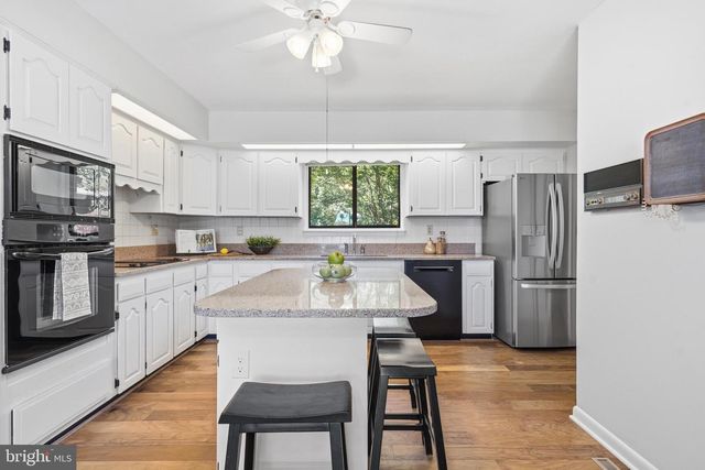 18040 SHIPPING POINT RD, Lexington Park, MD 20653
