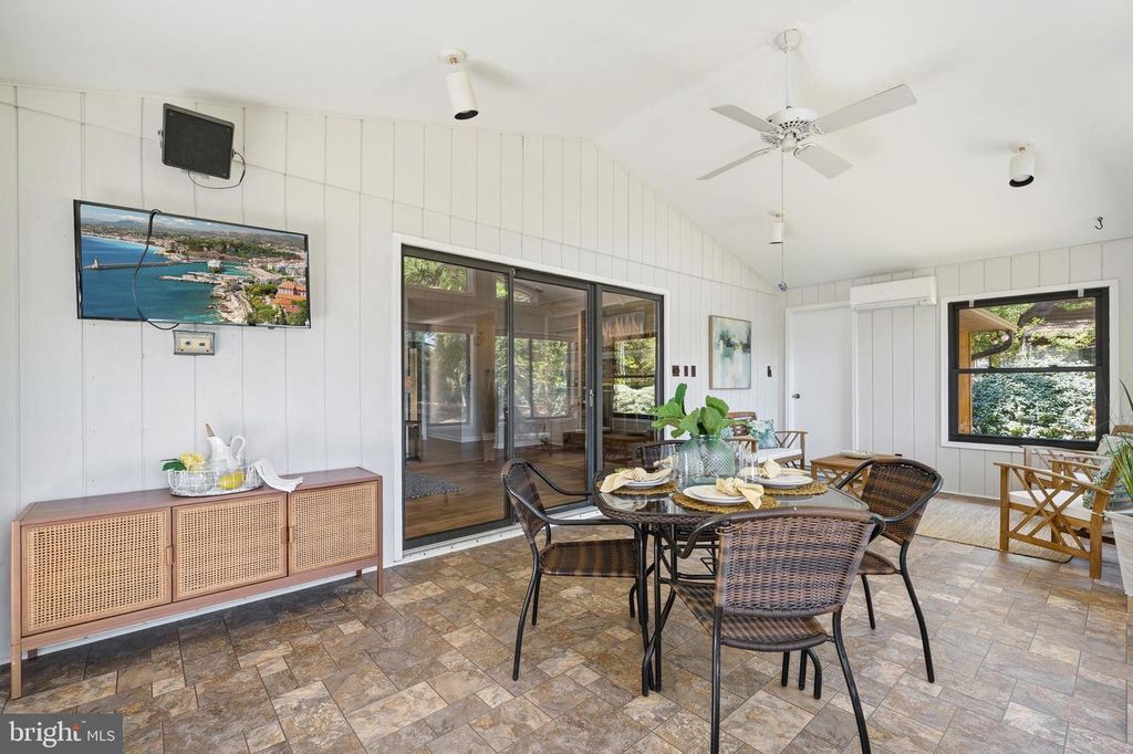 Image 24 of property listing at 18040 SHIPPING POINT RD, Lexington Park, MD 20653