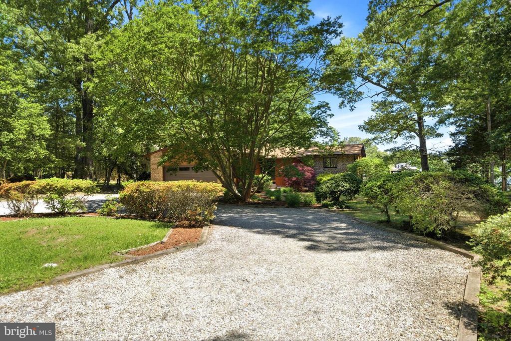 Image 3 of property listing at 18040 SHIPPING POINT RD, Lexington Park, MD 20653