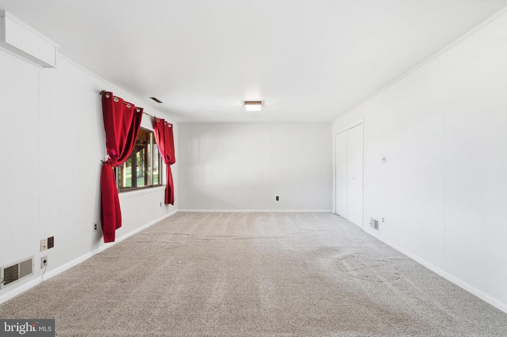 Image 39 of property listing at 18040 SHIPPING POINT RD, Lexington Park, MD 20653