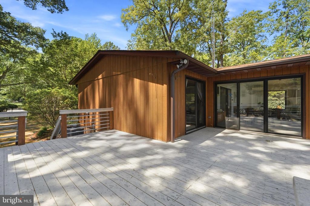 Image 7 of property listing at 18040 SHIPPING POINT RD, Lexington Park, MD 20653