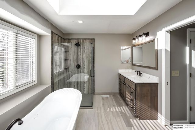 13105 Lafayette Avenue, Omaha, NE 68154