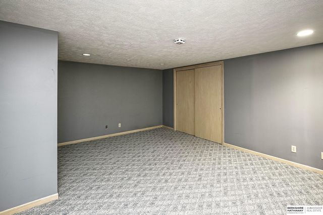 13105 Lafayette Avenue, Omaha, NE 68154