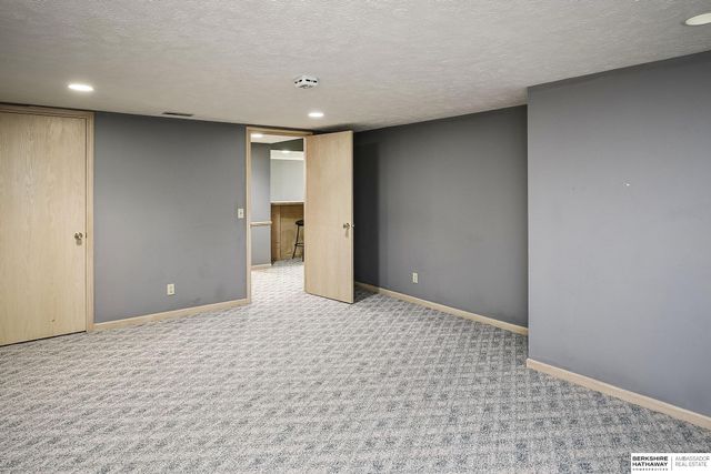 13105 Lafayette Avenue, Omaha, NE 68154