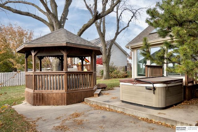 13105 Lafayette Avenue, Omaha, NE 68154