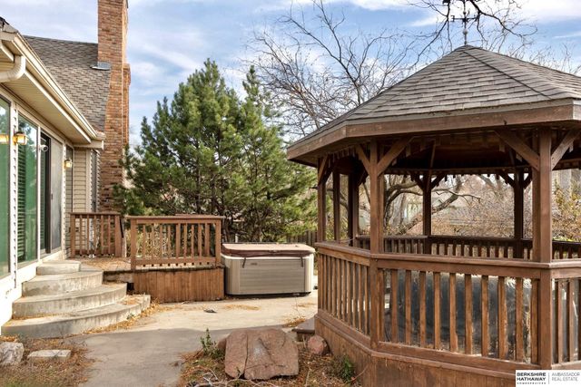 13105 Lafayette Avenue, Omaha, NE 68154