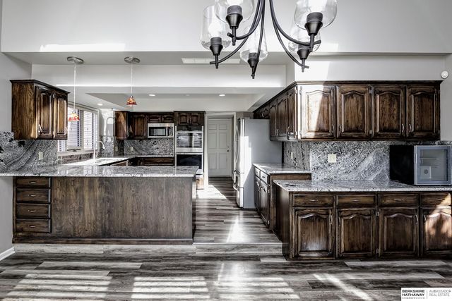 13105 Lafayette Avenue, Omaha, NE 68154