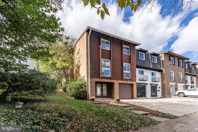 3054 MISSION SQUARE DR, Fairfax, VA 22031
