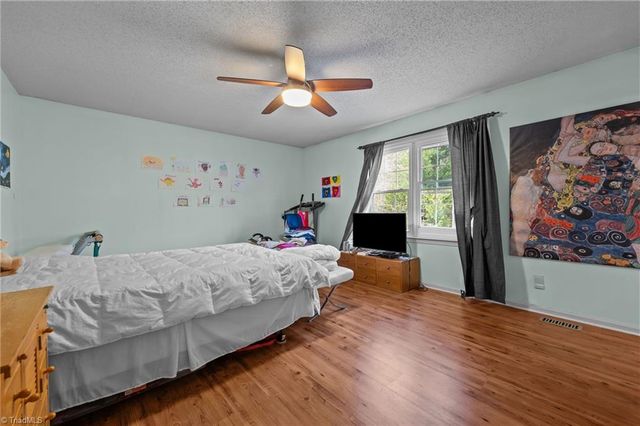 2106 Acorn Ridge Road, Greensboro, NC 27407