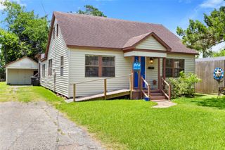 914 S Hill Street, Alvin, TX 77511