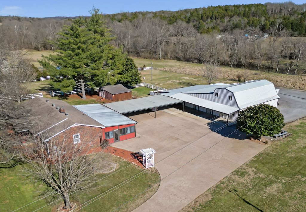 33 Edgewood Rd, Alexandria, TN 37012