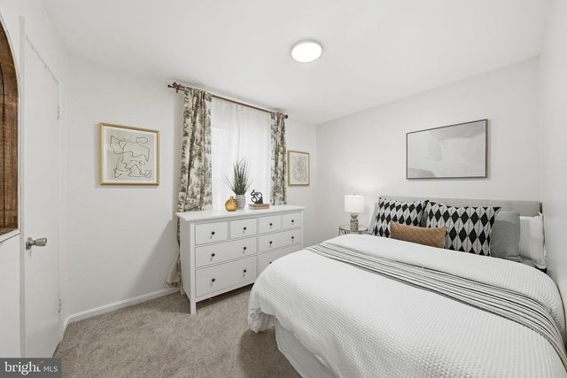 10243 ROBERTS COMMON LN, Burke, VA 22015