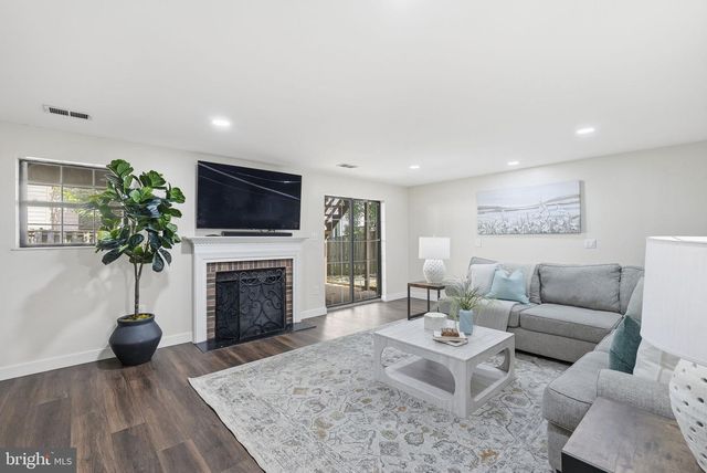 10243 ROBERTS COMMON LN, Burke, VA 22015
