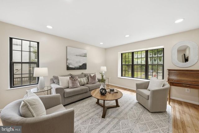 10243 ROBERTS COMMON LN, Burke, VA 22015