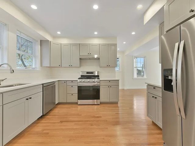 48 Manthorne Rd 1, Boston, MA 02132