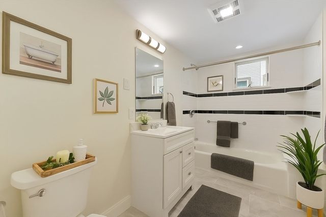 48 Manthorne Rd 1, Boston, MA 02132