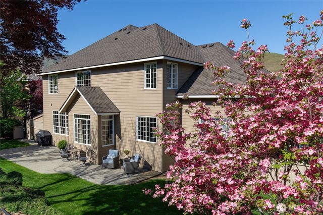 2021 Broadhurst Place, Wenatchee, WA 98801