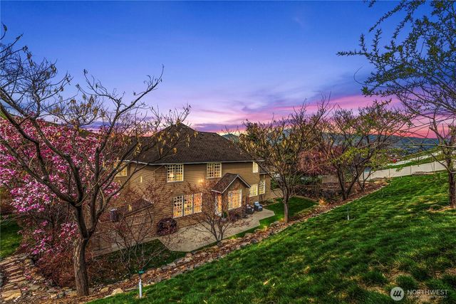 2021 Broadhurst Place, Wenatchee, WA 98801