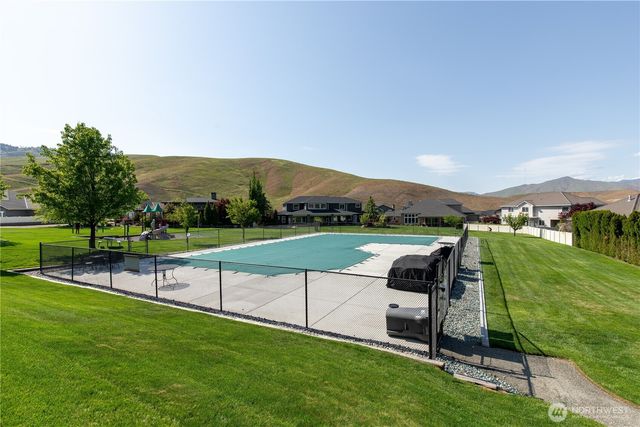 2021 Broadhurst Place, Wenatchee, WA 98801