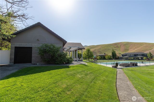 2021 Broadhurst Place, Wenatchee, WA 98801