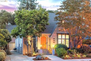 924 Trestle Glen Rd, Oakland, CA 94610