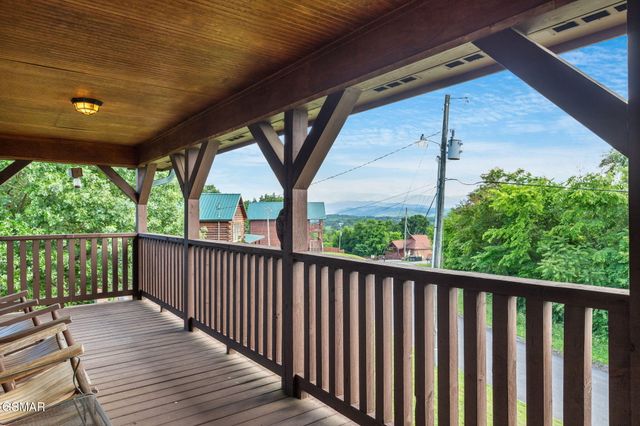 2039 Oakmont Drive, Sevierville, TN 37876