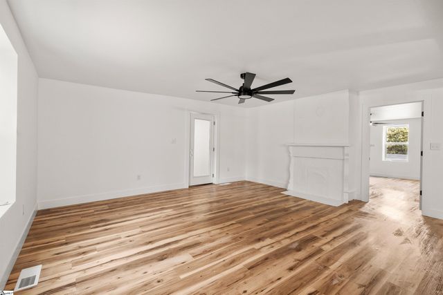 221 Calvert Street, Spartanburg, SC 29307