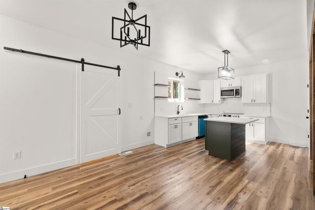 221 Calvert Street, Spartanburg, SC 29307