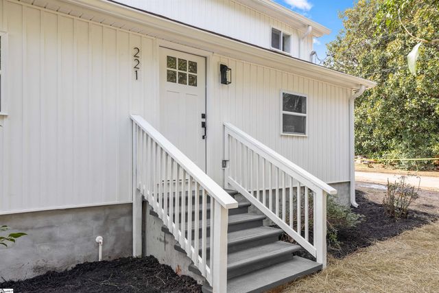 221 Calvert Street, Spartanburg, SC 29307