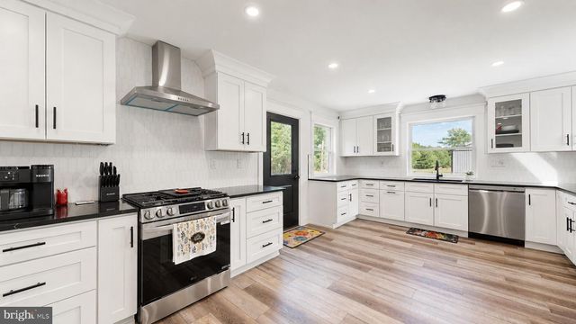 811 DARMSTADT AVE, Egg Harbor City, NJ 08215