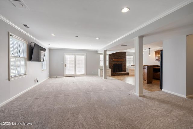 5509 Apache Rd, Louisville, KY 40207