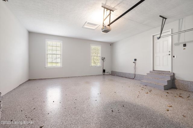 5509 Apache Rd, Louisville, KY 40207