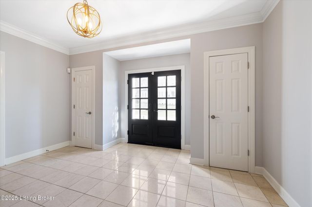 5509 Apache Rd, Louisville, KY 40207