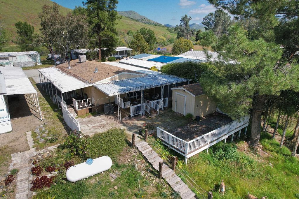 Image 3 of property listing at 25433 Trimmer Springs # 4, Sanger, CA 93657