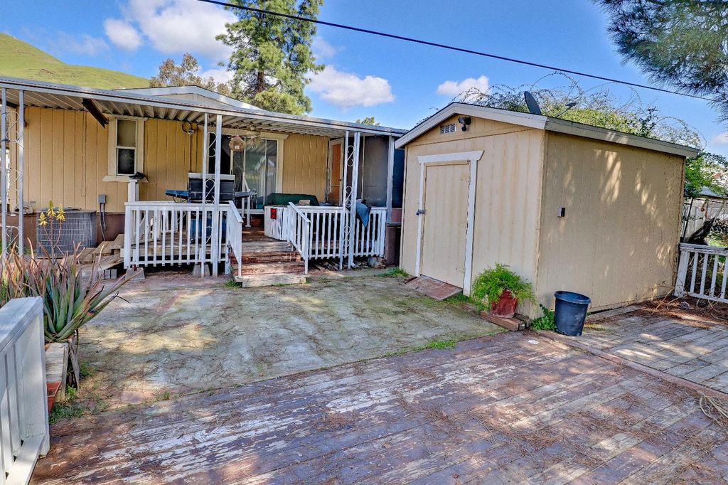 Image 4 of property listing at 25433 Trimmer Springs # 4, Sanger, CA 93657