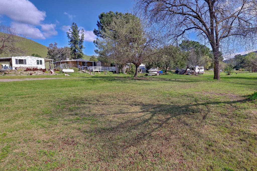 Image 6 of property listing at 25433 Trimmer Springs # 4, Sanger, CA 93657