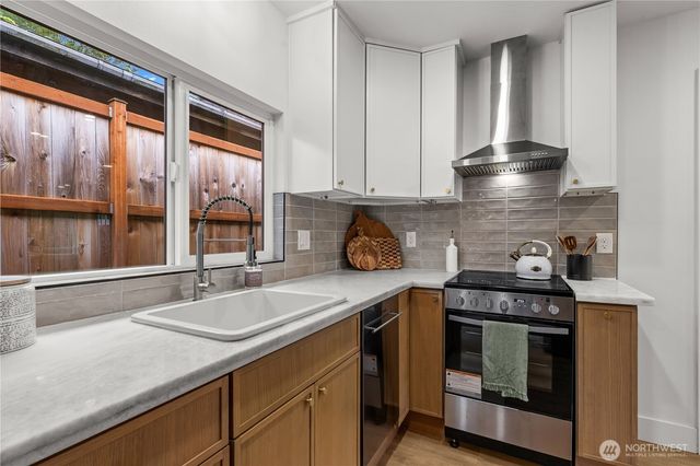 1604 NW 70th Street, Seattle, WA 98117