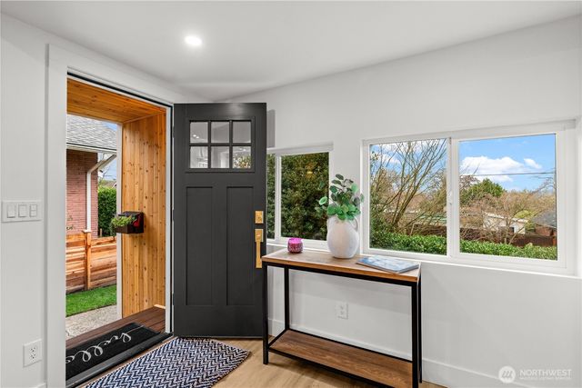 1604 NW 70th Street, Seattle, WA 98117