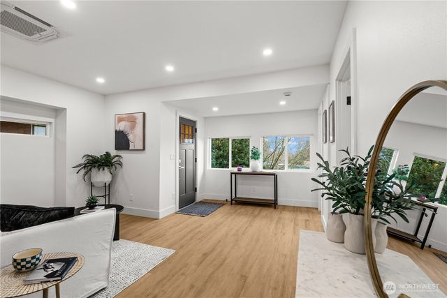 1604 NW 70th Street, Seattle, WA 98117