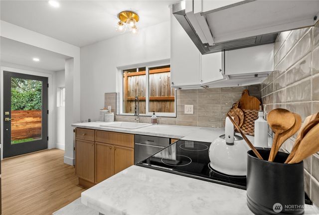 1604 NW 70th Street, Seattle, WA 98117