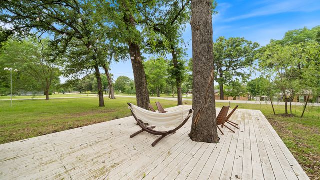 1519 Cherokee Trace, Tool, TX 75143
