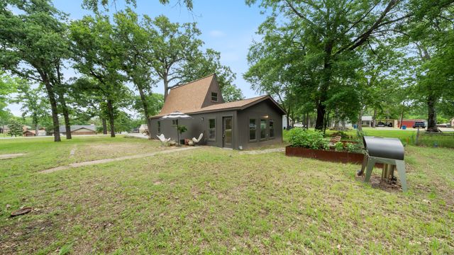 1519 Cherokee Trace, Tool, TX 75143