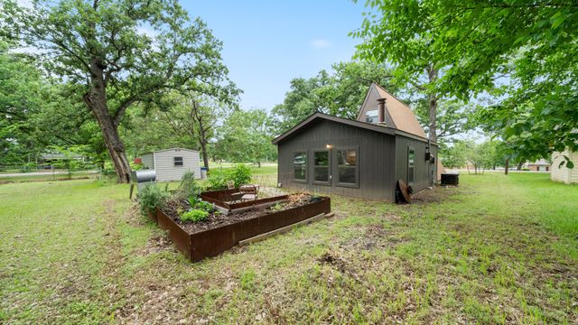 1519 Cherokee Trace, Tool, TX 75143