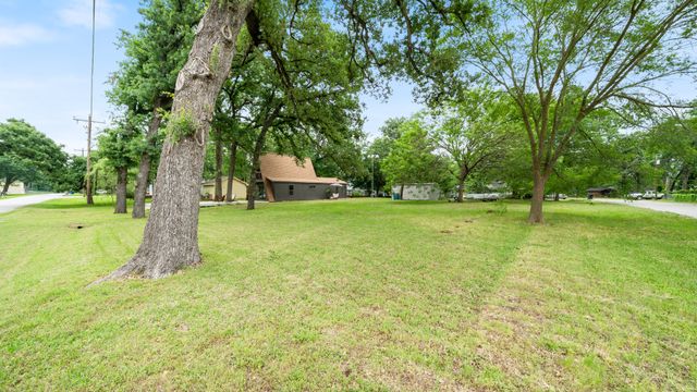 1519 Cherokee Trace, Tool, TX 75143