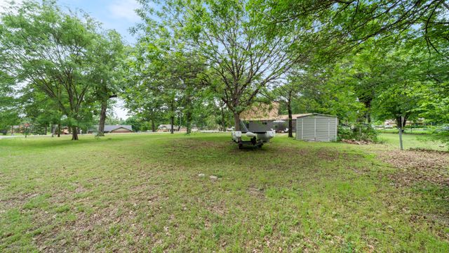 1519 Cherokee Trace, Tool, TX 75143