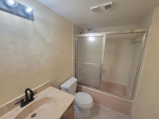 7900 NW 50th Street 304, Lauderhill, FL 33351