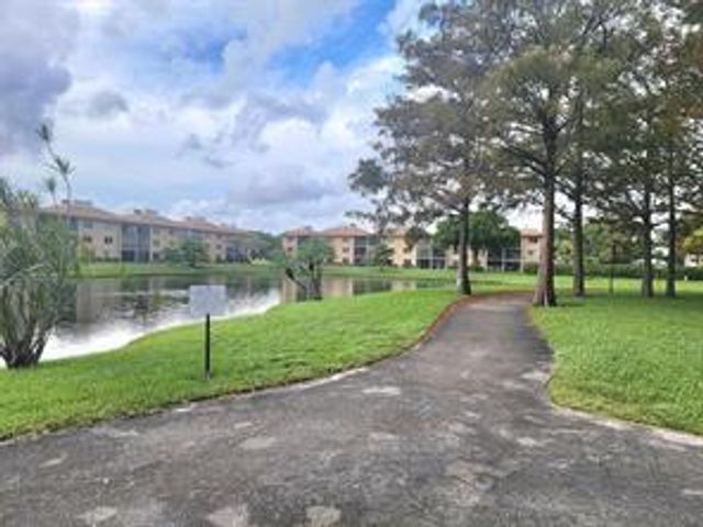 7900 NW 50th Street 304, Lauderhill, FL 33351