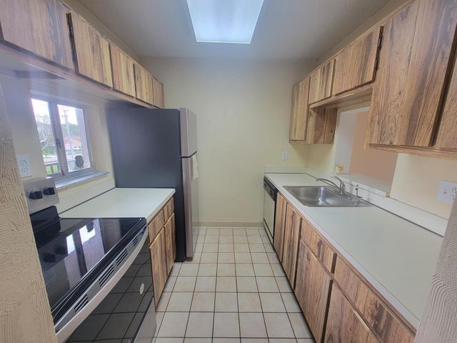 7900 NW 50th Street 304, Lauderhill, FL 33351