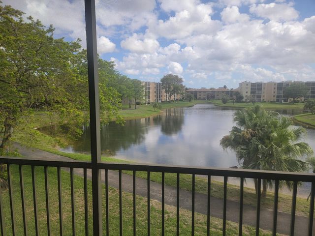 7900 NW 50th Street 304, Lauderhill, FL 33351
