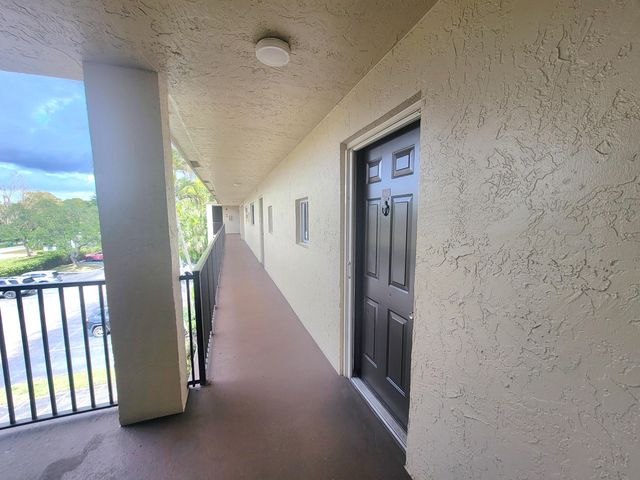 7900 NW 50th Street 304, Lauderhill, FL 33351